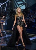 lindsay_ellingson_547e22a2b568d.jpg