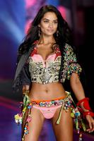 elle_68_victorias_secret_fashion_show_shanina_shaik.jpg