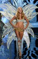 victorias_secret_model_lindsay_ellingson_shines_2014_vs_fashion_show.jpg
