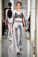 La_Perla_Spring_2015_cKWPK2nSXwEx.jpg
