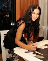 adriana_lima_iwc_booth_during_the_sihh_in_geneva_january_2015_2.jpg