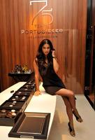 adriana_lima_visits_the_iwc_booth_during_the_sihh_6.jpg