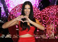 adriana_lima_shares_her_gift_picks_and_tips_02.jpg