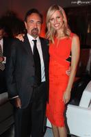 1707030_jorge_perez_karolina_kurkova_lors_de_950x0_2.jpg