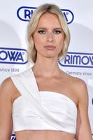 eva_longoria_attends_rimowa_store_20141204_041951_044.jpg
