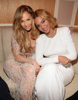 54eb35e6816608815fd04e78_oscar_party_2015_inside_lopez_beyonce.jpg
