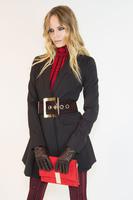 Natasha_Poly_Versace_FW15.16_Milan_BS_03h.jpg