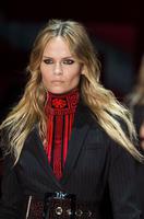 Natasha_Poly_Versace_FW15.16_Milan_details_10h.jpg