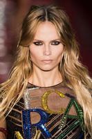 Natasha_Poly_Versace_FW15.16_Milan_details_13h.jpg