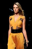 alessandra_ambrosio_at_balmain_runway_show_in_paris_1.jpg