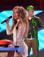 Jennifer_Lopez_Nick_Jonas.jpg