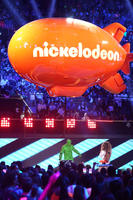 Jennifer_Lopez__2015_Nickelodeon_Kids_Choice_Awards__10.jpg