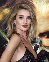 1812461_rosie_huntingtonwhiteley_premiere_du_950x0_1.jpg