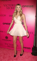 Lily_Donaldson_modeled_her_pretty_dress_pink_carpet.jpg