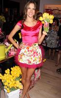 alessandra_ambrosio_victorias_secret_heavenly_flowers_04.jpg
