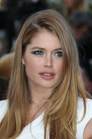 Doutzen_Kroes_The_Beaver_HQWorld__12_.jpg