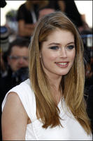 Doutzen_Kroes_The_Beaver_HQWorld__83_.jpg