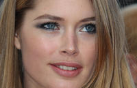 Doutzen_Kroes_The_Beaver_HQWorld__14_.jpg