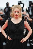60240_Doutzen_KroesLa_Conquete_Premiere_Cannes_011_123_239lo.jpg