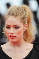 60263_Doutzen_KroesLa_Conquete_Premiere_Cannes_013_123_251lo.jpg