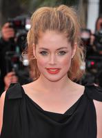60441_Doutzen_KroesLa_Conquete_Premiere_Cannes_031_123_34lo.jpg