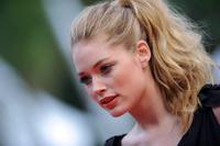 Doutzen_Kroes_La_Conquete_Premiere_J0001_002.jpg