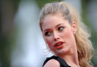 Doutzen_Kroes_La_Conquete_Premiere_J0001_003.jpg