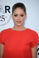 55115_Tikipeter_Doutzen_Kroes_amfAR_Cinema_Against_AIDS_Gala_004_123_408lo.jpg