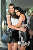 HOLDING_miranda_kerr_selena_gomez.jpg