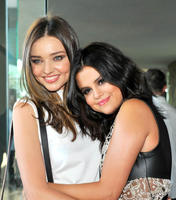 michelle_selena_miranda_07may15_10.jpg