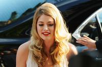 doutzen_kroes_at_premiere_of_gods_and_men_in_cannes_2010_17.jpg