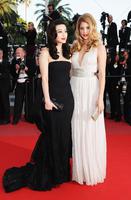 doutzen_kroes_at_premiere_of_gods_and_men_in_cannes_2010_13.jpg