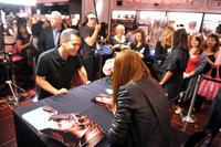 vs_toronto_store_signing_017.jpg