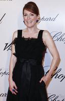 LolaKirke_JulianneMoore_JackOConnell_15.jpg