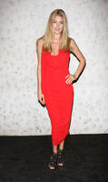Doutzen_Kroes_Barneys_New_York_fete_honor_Carine.jpg