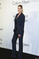 1825505_doutzen_kroes_assiste_agrave_la_950x0_2.jpg