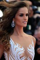 Photos_Cannes_2015_Kendall_Jenner_et_Izabel_Goulart_deux_bombes_tout_en_transparence_sur_le_redcarpet___portrait_w674__5_.jpg
