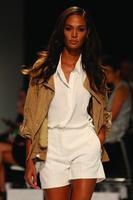 563822151OM00101_Studio_W_L_cmyk_682x1024.jpg