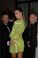 alessandra_ambrosio_arrives_at_amfar_gala_in_milan_09_26_2015_2.jpg