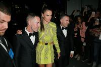 alessandra_ambrosio_arrives_at_amfar_gala_in_milan_09_26_2015_7.jpg