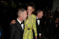 alessandra_ambrosio_arrives_at_amfar_gala_in_milan_09_26_2015_8.jpg