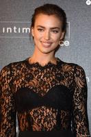 1961105_irina_shayk_a_la_soiree_intimissimi_950x0_2.jpg