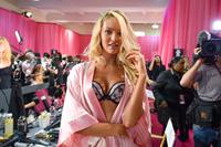 Candice_Swanepoel_at_the_2015_Victoria_s_Secret_Fashion_Show.jpg