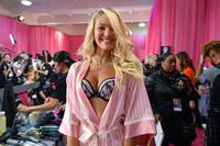 Candice_Swanepoel_at_the_2015_Victoria_s_Secret_Fashion_Show_04.jpg