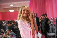 Candice_Swanepoel_at_the_2015_Victoria_s_Secret_Fashion_Show_10.jpg