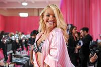 Candice_Swanepoel_at_the_2015_Victoria_s_Secret_Fashion_Show_13.jpg