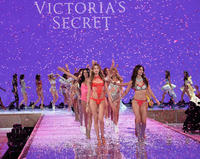 lily_aldridge_2015_victorias_secret_fashion_show_runway_111015_image_012.jpg