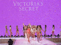 lily_aldridge_2015_victorias_secret_fashion_show_runway_111015_image_014.jpg