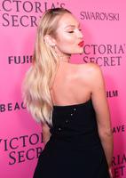 Candice_Swanepoel_attends_Pink_Carpet_11.jpg