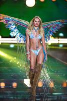 Candice_Swanepoel__at_the_2015_Victoria_s_Secret_Fashion_Show_37.jpg